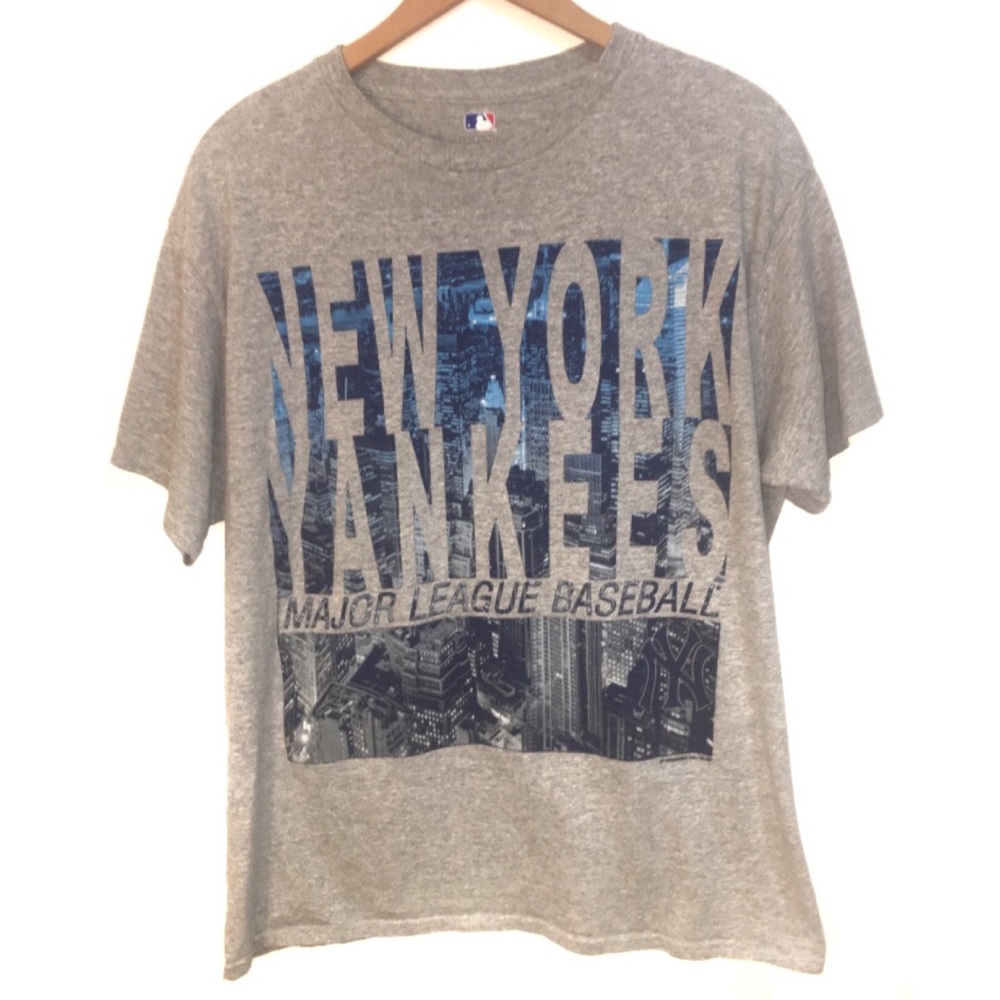New York Yankees Grey T Shirt Size Large
